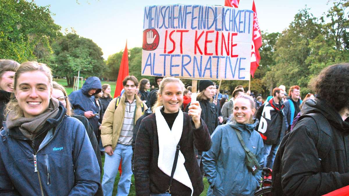 Aufzug in Bad Cannstatt: Friedlicher Protest gegen Bürgerdialog der AfD
