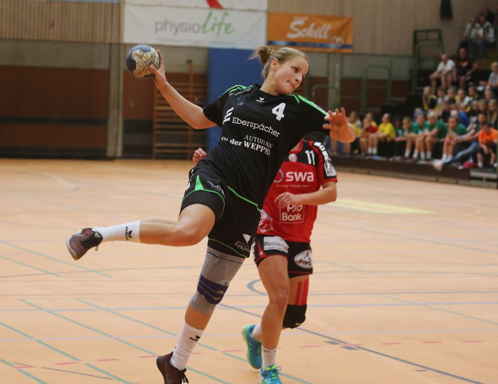 Die Handballerinnen Louisa Wolf und Annika Blanke glauben an ihr Team: Nellingerinnen kämpfen in Celle