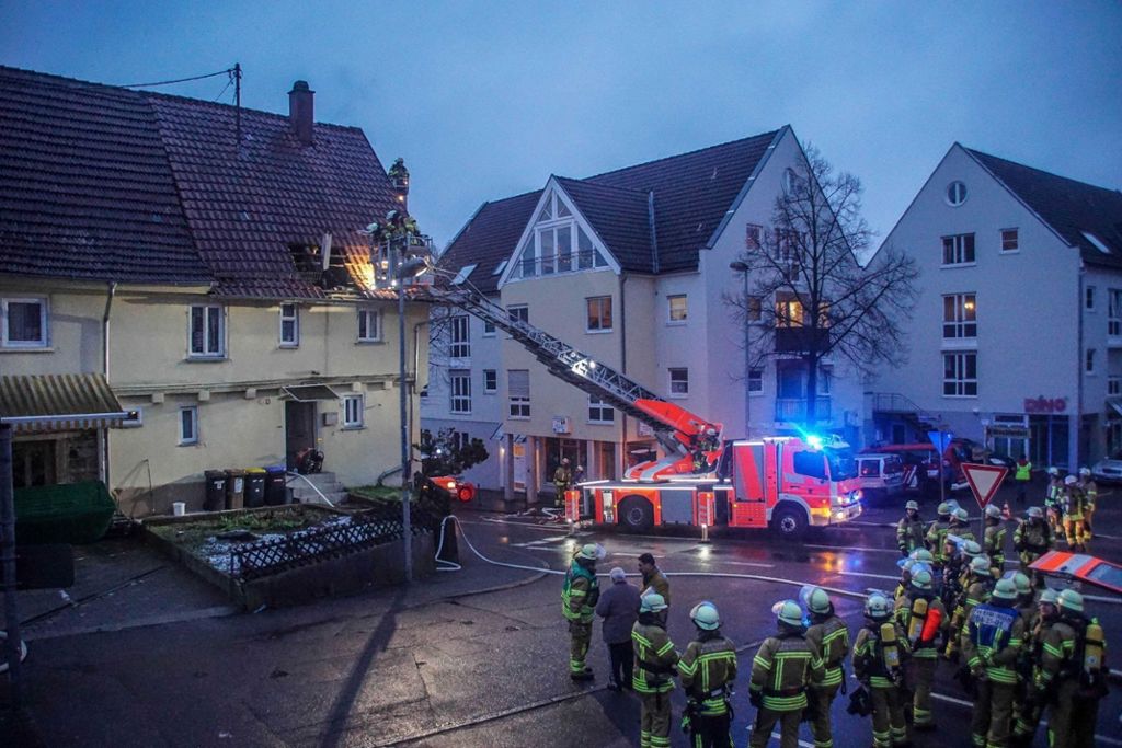 Alle Personen unverletzt evakuiert: Dachstuhlbrand in Oberesslingen