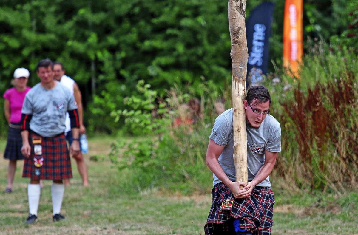 Highland Games in Köngen: Steine und Stämme stoßen