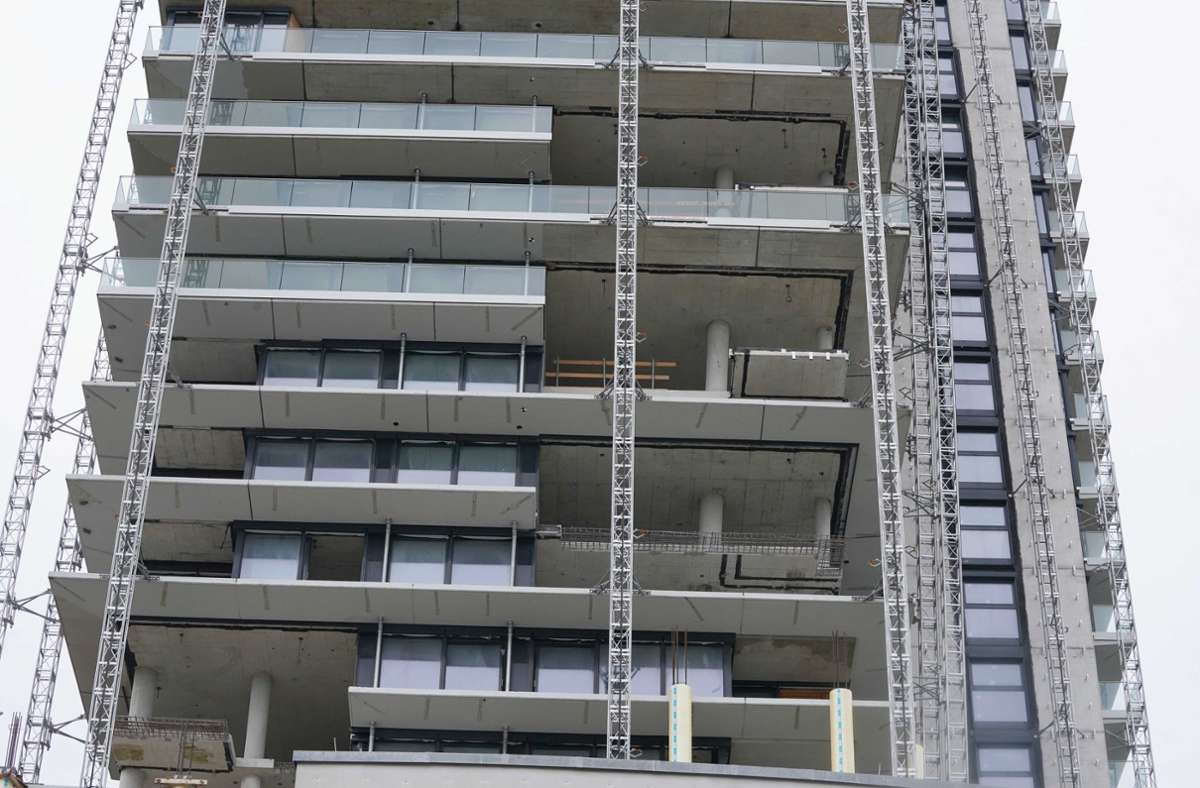 Fensteraustausch am Fellbacher Tower: Neues Fassadenkonzept verursacht Irritation