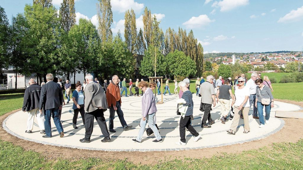 ALTBACH: Das neue Labyrinth im Heinrich-Mayer-Park ist fertig - Es hat rund 18 Meter Durchmesser und 400 Meter Laufweg: Kein Verirren möglich