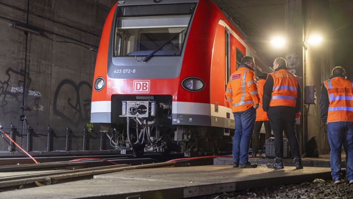 S-Bahn entgleist – wichtige Bahnstrecke gesperrt