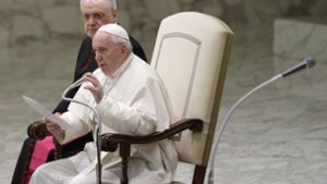 Papst Franziskus hält an Zölibat fest