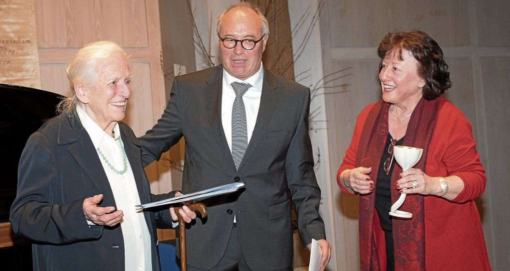 KÖNGEN:  Der Geschichts- und Kulturverein verleiht Hildegard Ruoff den Daniel-Pfisterer-Preis  - „Zeit- und Kunstgeschichte wird lebendig“: Liebe, Kunst und Neugier halten fit