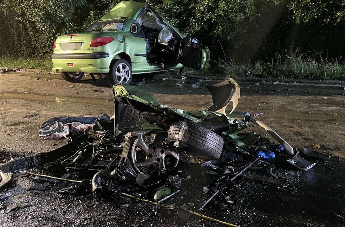 Kreis Calw: 19-jähriger Autofahrer stirbt noch an der Unfallstelle