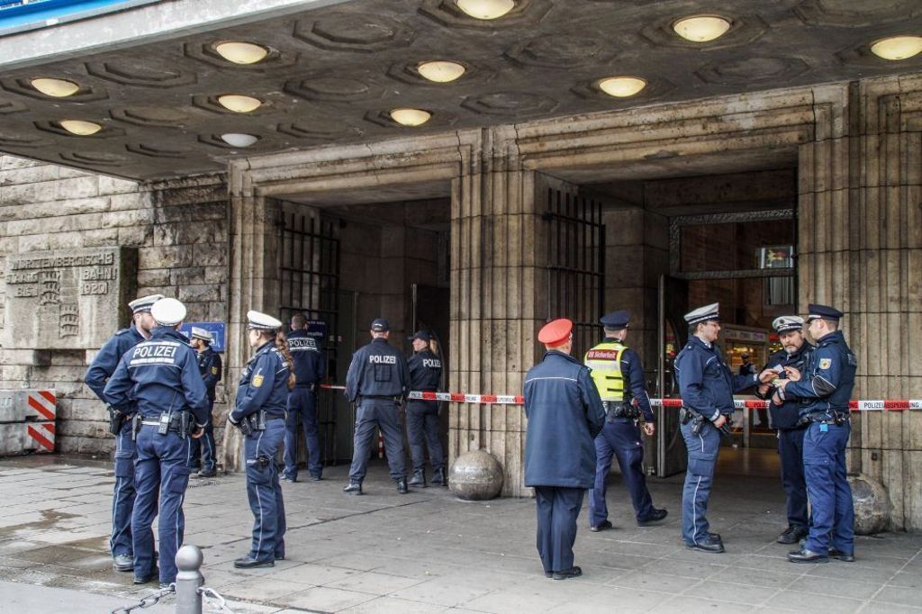 14.3.2016  Bombenalarm am Stuttgarter Hauptbahnhof wegen einer herrenlosen Tasche 