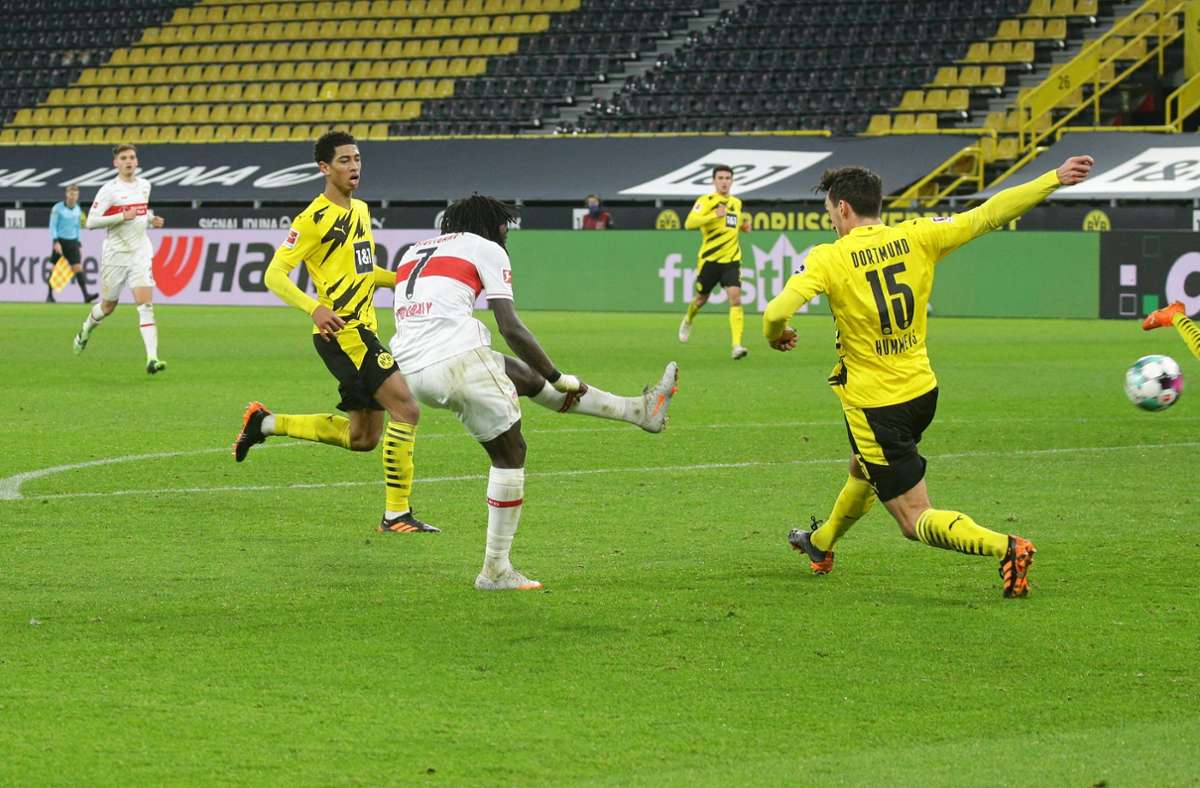 Coulibaly lässt BVB-Verteidiger Hummel ganz alt aussehen – 4:1 für den VfB Stuttgart.