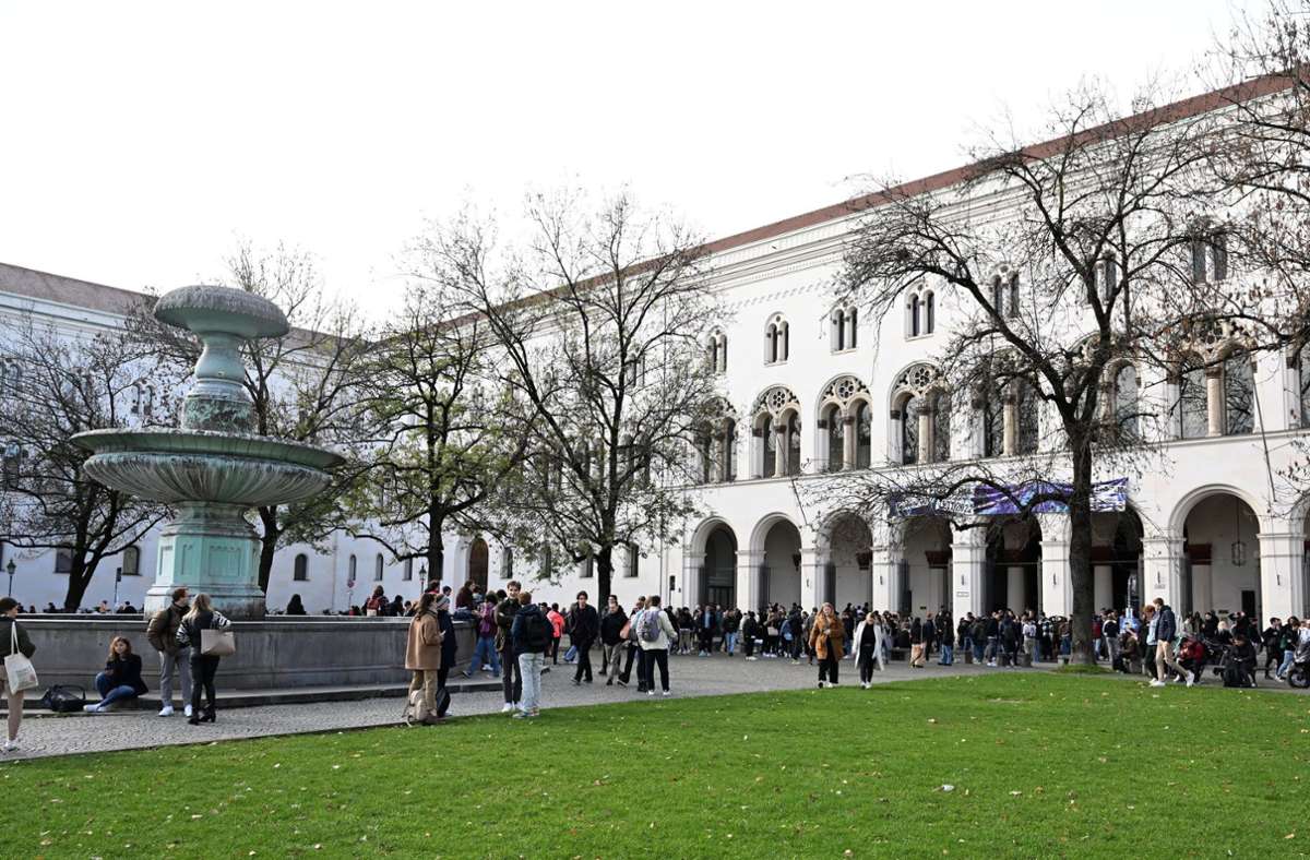 Vorfall in München: Student sitzt mit Waffe in Uni-Vorlesung