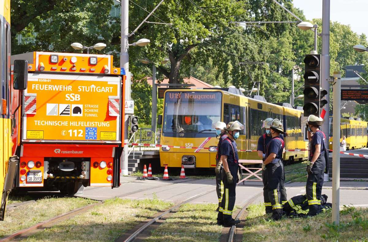 Tödlicher Unfall in Stuttgart: Stadtbahn erfasst   Person an Haltestelle