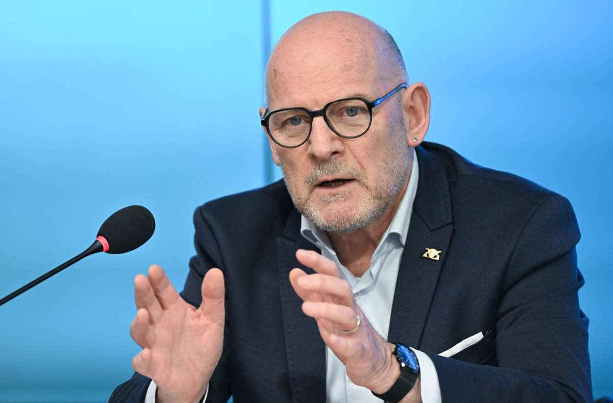 Winfried Hermann: Verkehrsminister sehr unzufrieden mit Neun-Euro-Ticket
