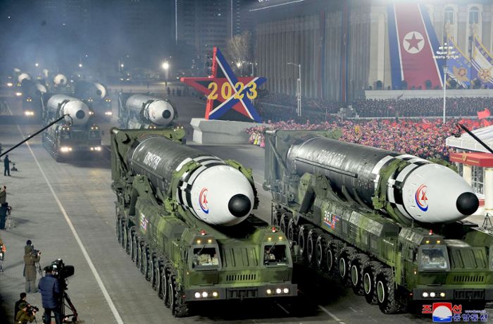 Nächtliche Militärparade: USA müssen Raketen  Nordkoreas fürchten