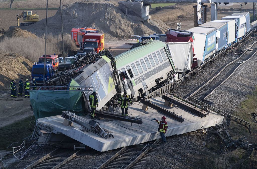 Nach Betonplatten-Unfall im Rheintal: Bahnstrecke wieder freigegeben
