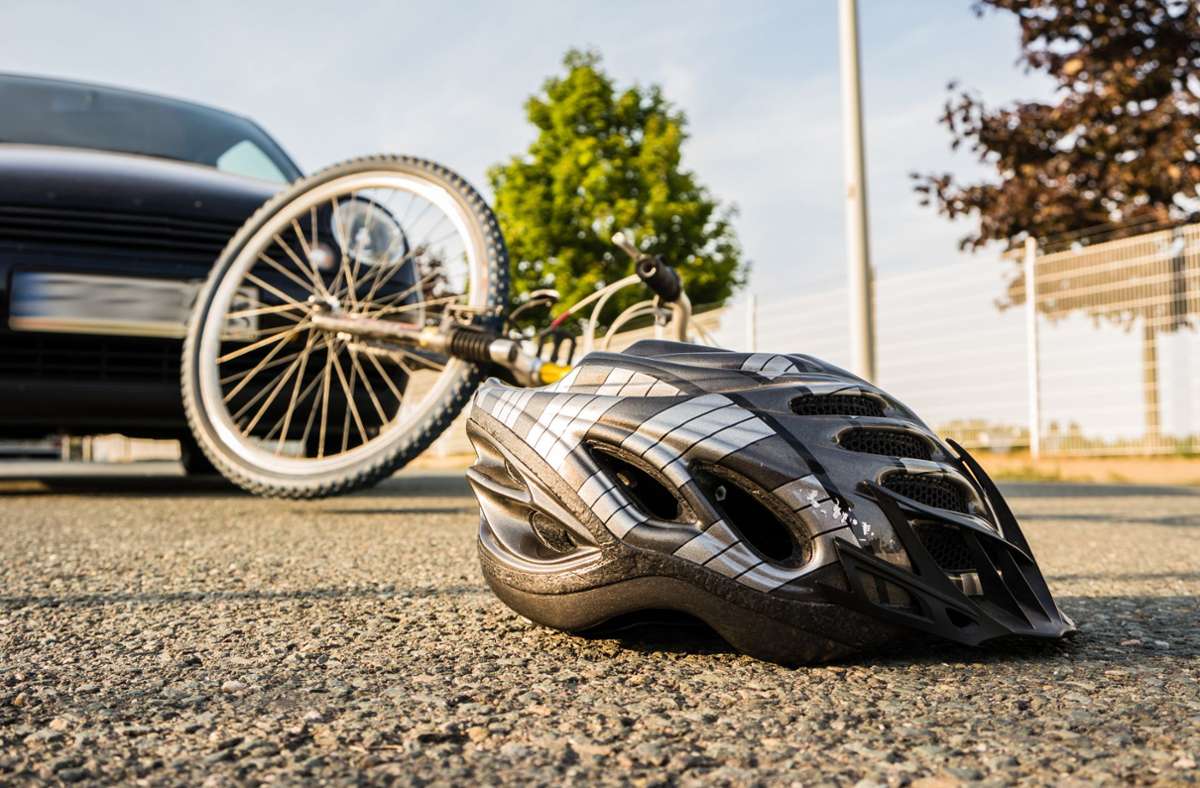 Verkehrsunfall in Neuhausen: Fahrradfahrer bei Kollision mit Auto leicht verletzt