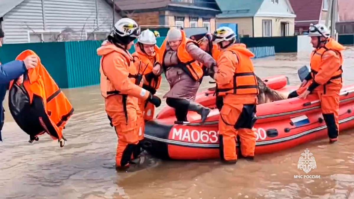 Unwetter: Tausende nach Überschwemmungen in Russland evakuiert