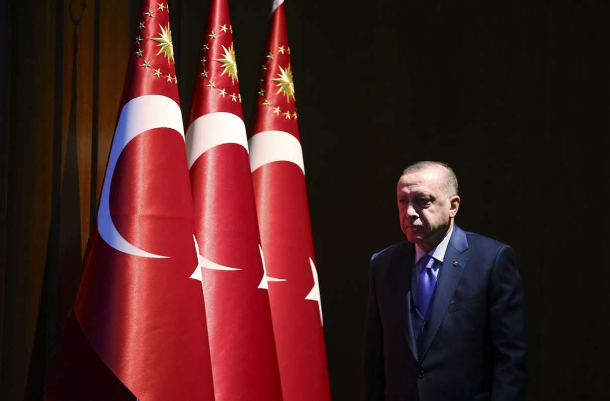 Spekulationen über Gesundheit: Erdogan schläft während Rede ein