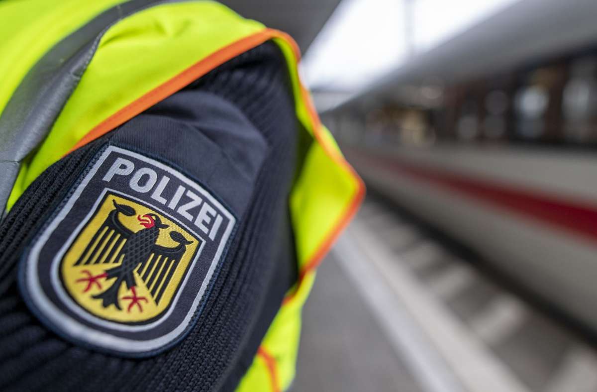 Fahndung in Stuttgart: Im Hauptbahnhof mit Messer gedroht