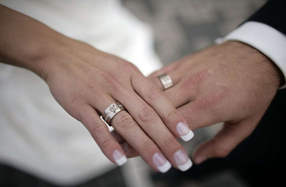 Hochzeitsstatistik 2022: Mehr Paare heiraten – weniger lassen sich scheiden