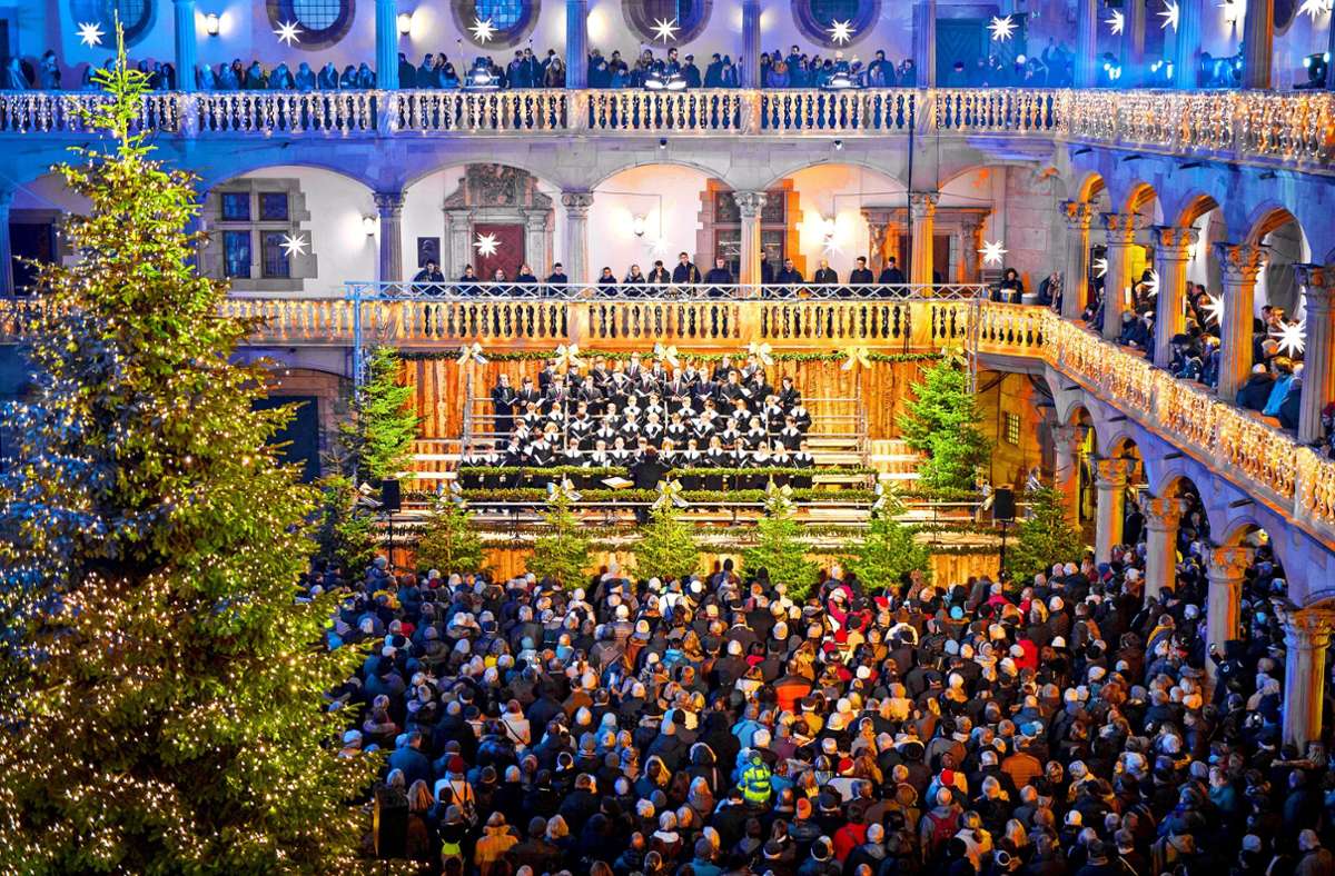 In diesem Jahr gibt es wieder festliche Konzerte zum Weihnachtsmarkt im Innenhof des Alten Schlosses in Stuttgart. Foto: Lichtgut//Christoph Schmidt
