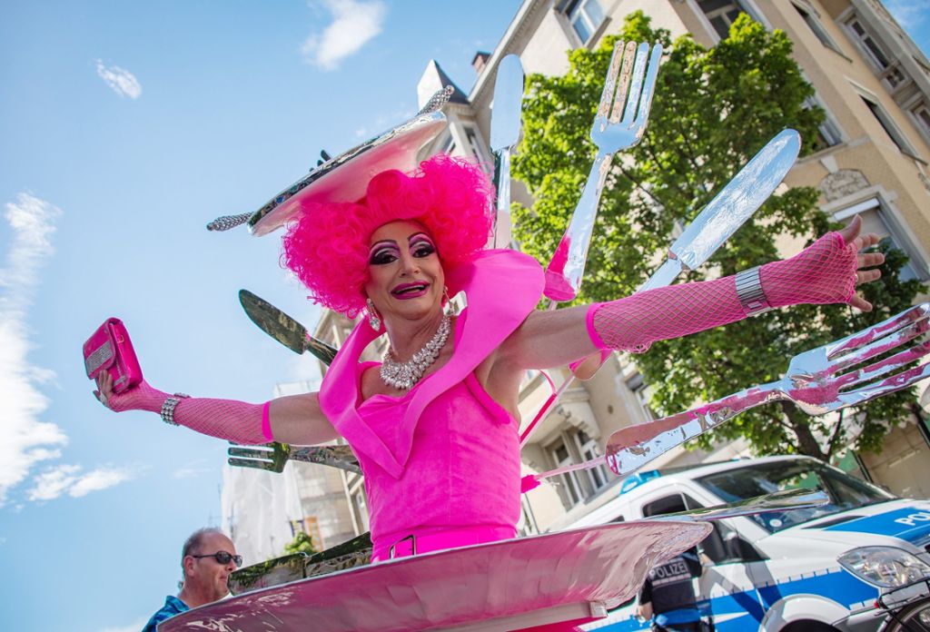 Mehr als 6000 Teilnehmer bei der CSD-Parade in Stuttgart: Schrille Kostüme für Gleichberechtigung