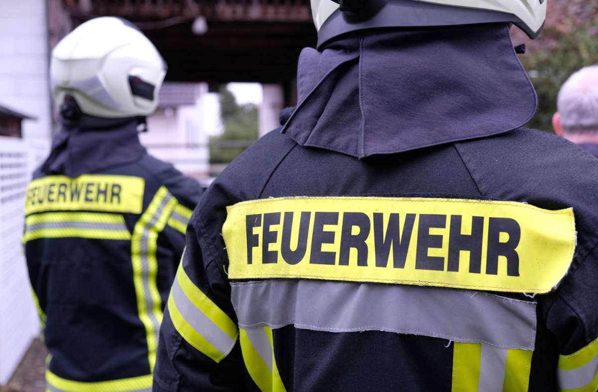 Nusplingen: Gebäude brennt –  wohl mehr als 100 000 Euro Sachschaden
