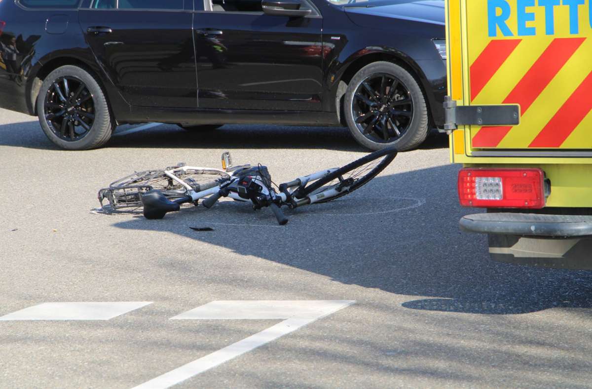 Betzfeld im Hohenlohekreis: 83-Jähriger auf E-Bike stirbt nach Zusammenstoß mit Auto