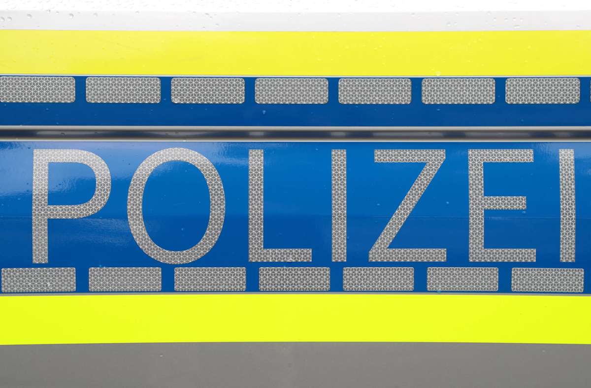 Polizeieinsatz in Weinstadt: Mann greift mit   Holzstange an