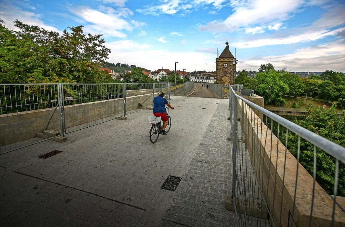 Posse um  Esslinger Brücke: Pliensaubrücke soll bald neue Geländer bekommen