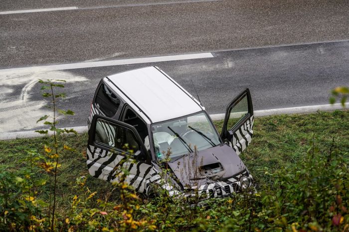Auffahrunfall auf der B10 bei Plochingen: Geländewagen kracht in Pannenfahrzeug