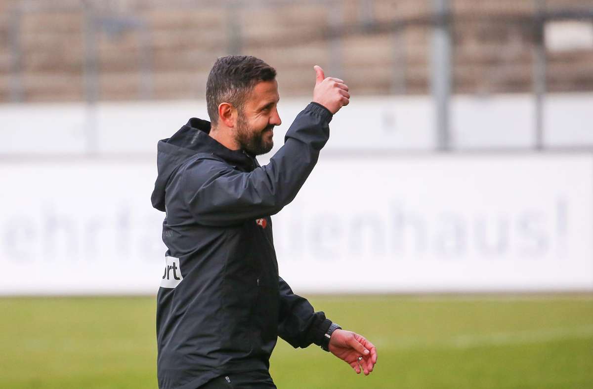 Stuttgarter Kickers gewinnen mit 7:0: Jetzt ist der Aufstieg der Blauen zum Greifen nah