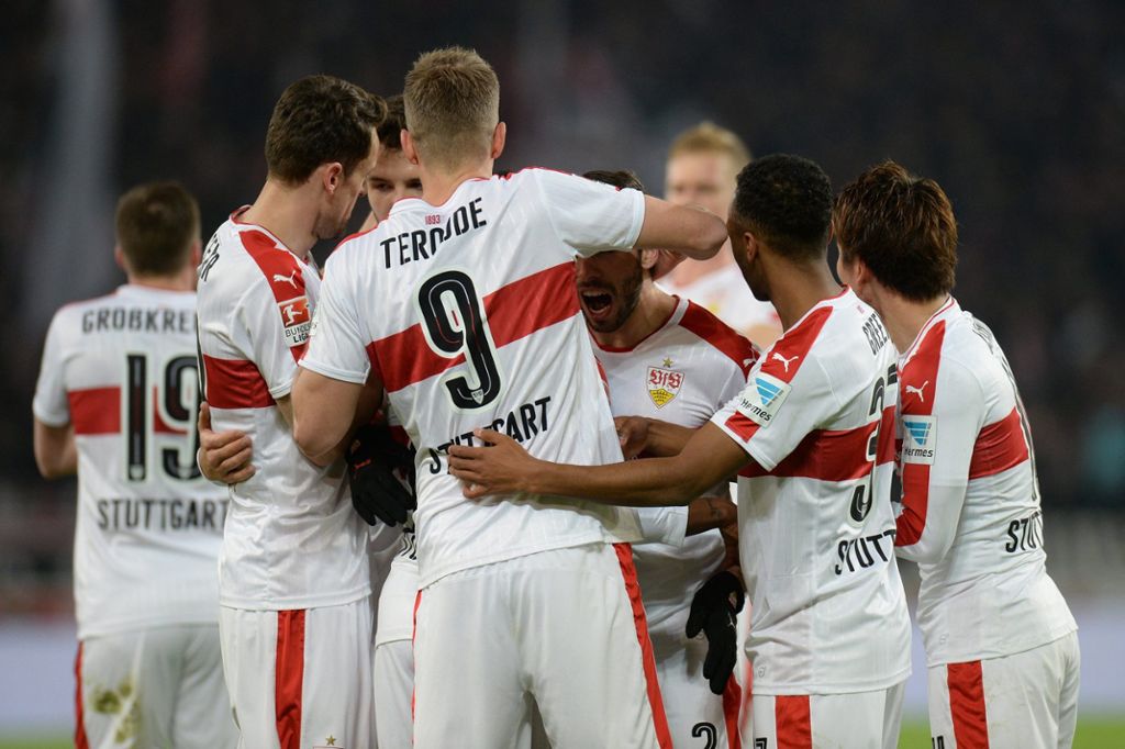 Stuttgart zeigt beim 2:0-Sieg über Düsseldorf über weite Strecken eine aufstiegsreife Leistung: Der VfB stürmt an die Tabellenspitze