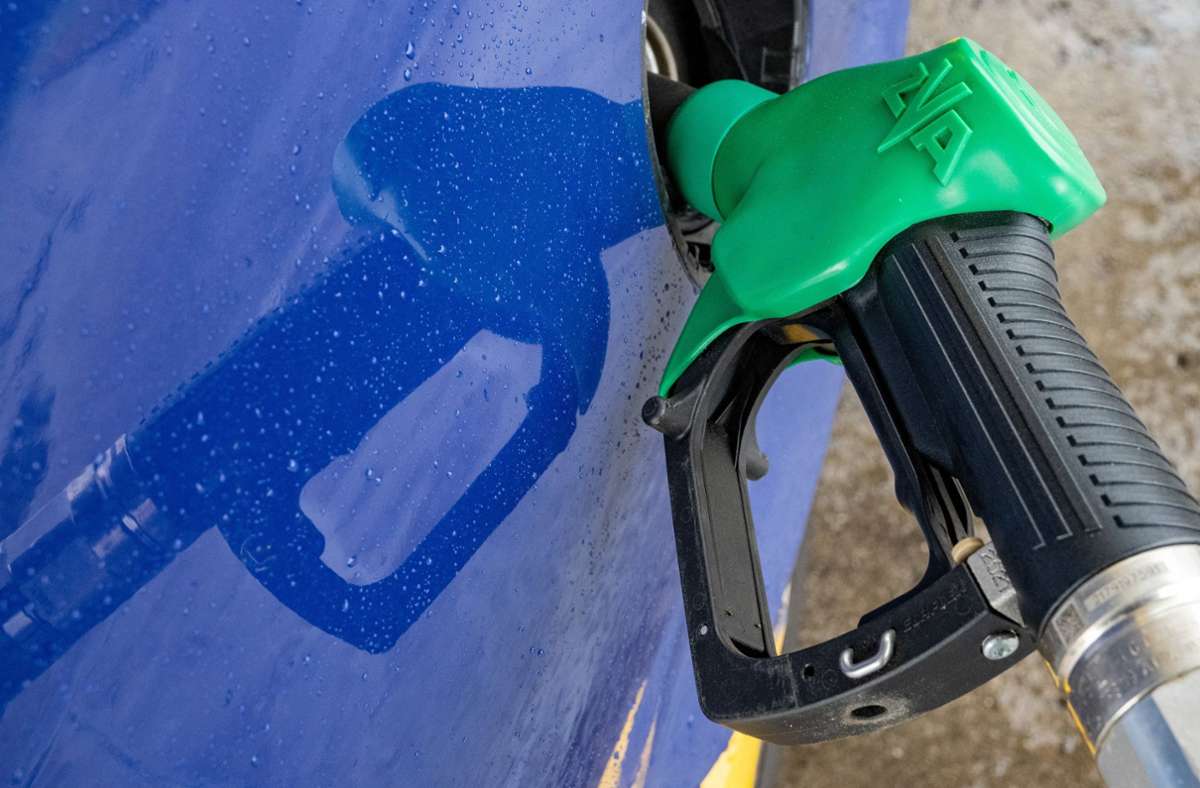 Hohe Spritpreise: Diesel erstmals seit Anfang März wieder billiger als E10