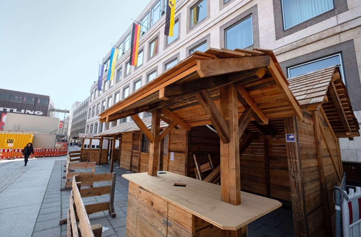 Die geplante Almhütte vor dem  Stuttgarter Rathaus ist umstritten. Foto: Lichtgut/Leif Piechowski