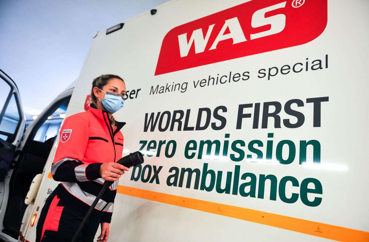 Die Malteser testen derzeit den weltweit ersten vollelektrischen Rettungswagen.