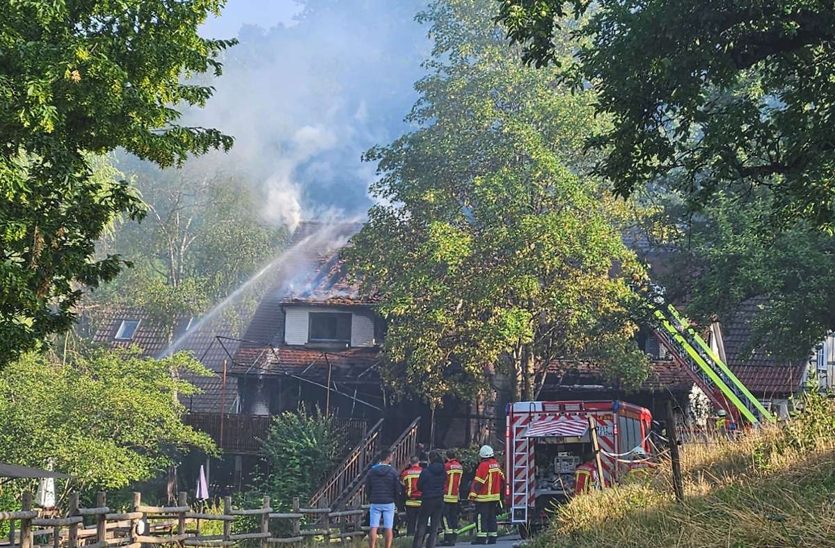 Feuer in Leinfelden-Echterdingen: Die Eselsmühle brennt