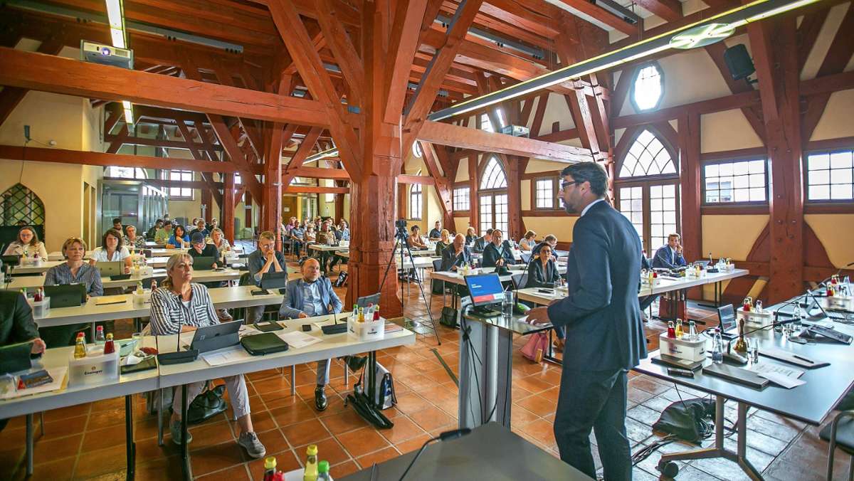 Wie Gemeinden im Kreis Esslingen mit Bürgerfragen umgehen: Im Esslinger Ratssaal ist Beteiligung nun erwünscht