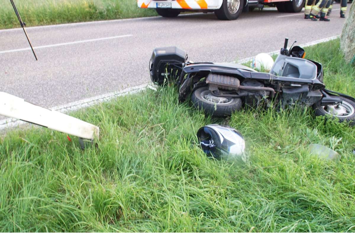 Mühlacker im Enzkreis: Mopedfahrer bei Unfall mit Traktor lebensgefährlich verletzt