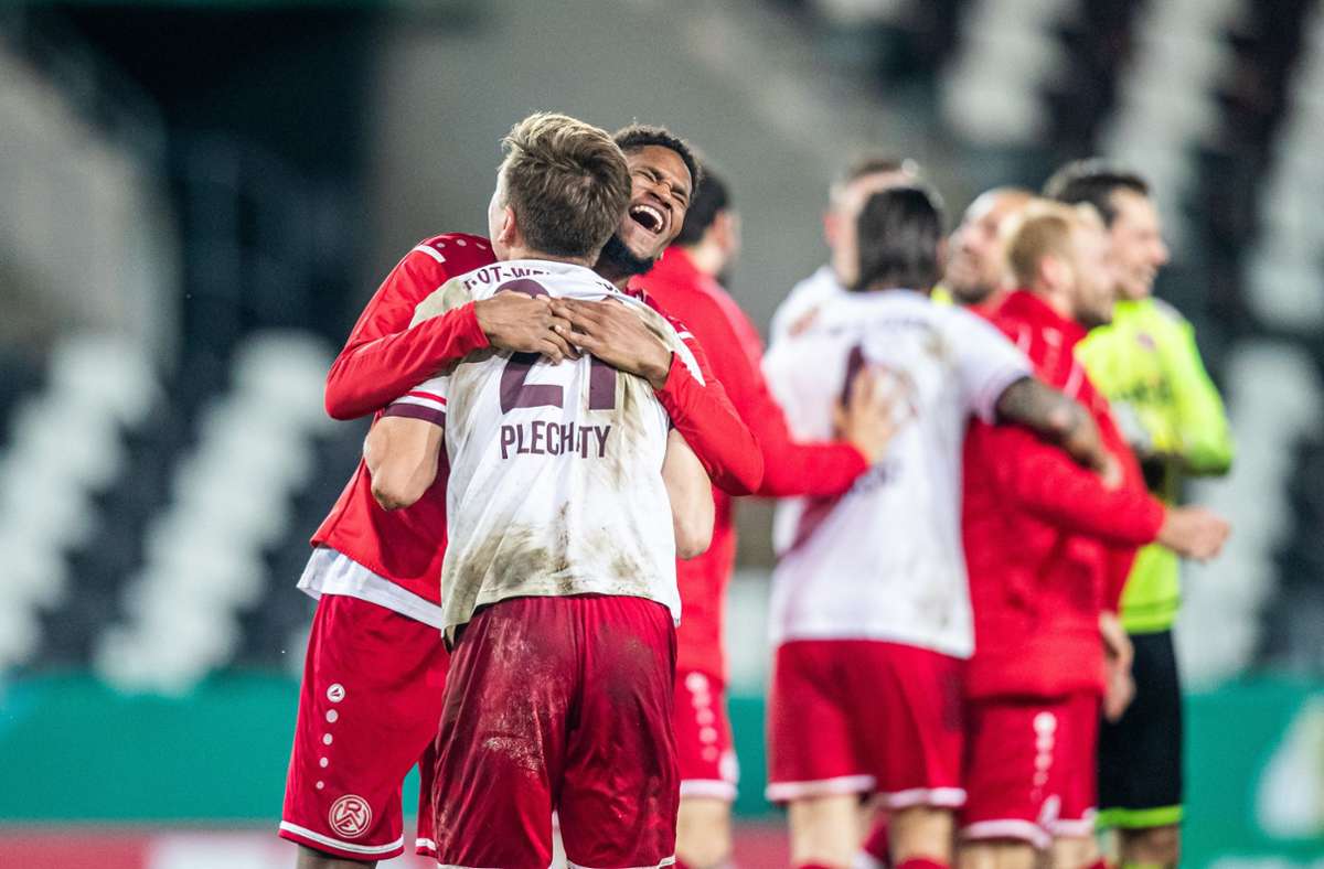 DFB-Pokal im Überblick: Rot-Weiss Essen schockt Düsseldorf – Mainzer Schützen zeigen Nerven
