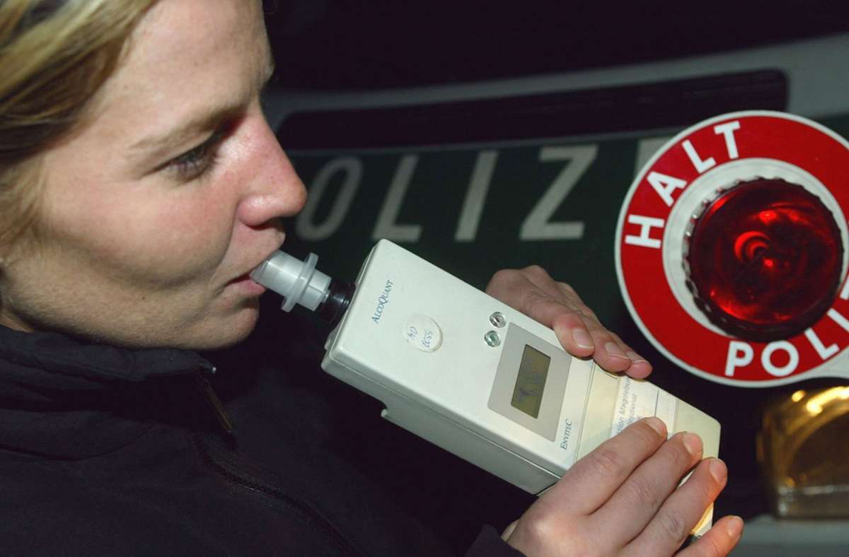 B 27 bei Filderstadt: Alkohol und Drogen am Steuer