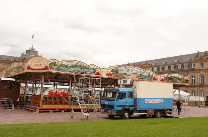 Historisches Volksfest auf dem Schlossplatz: Die Aufbauarbeiten sind in vollem Gange
