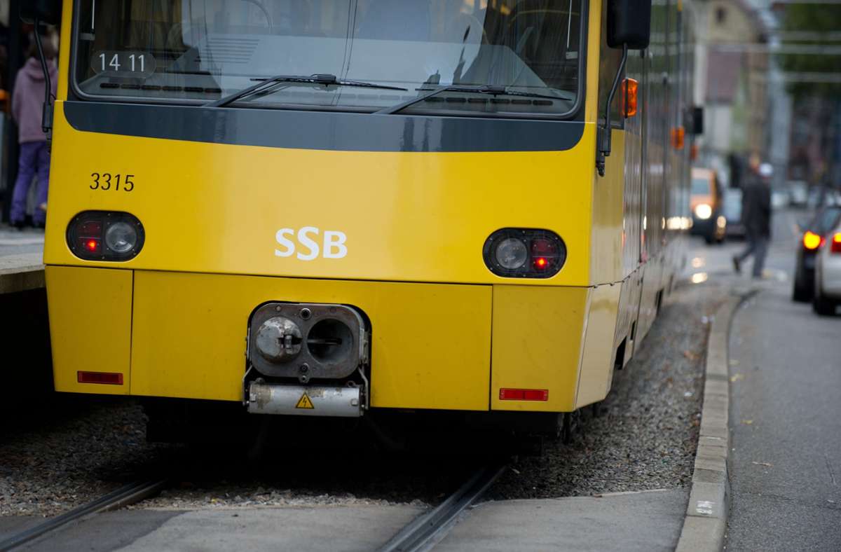 Stuttgart-Möhringen: Keine Maske in der Bahn – Pärchen beleidigt und bespuckt Fahrgäste
