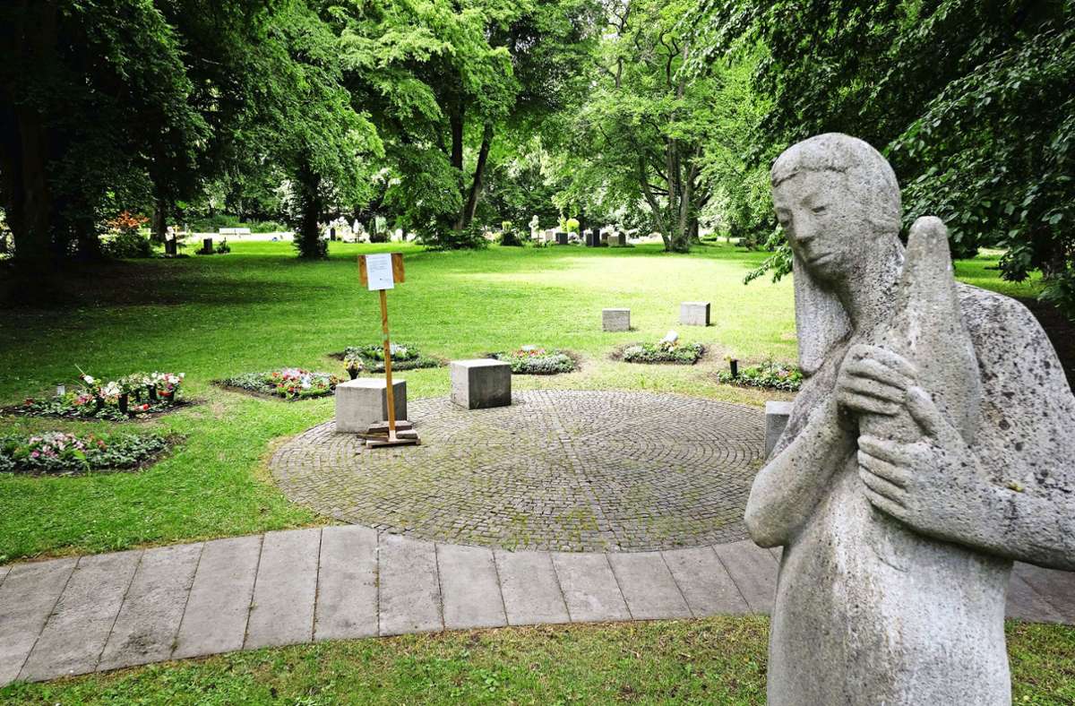Pragfriedhof in Stuttgart: Grabschmuck von Babygräbern abgeräumt