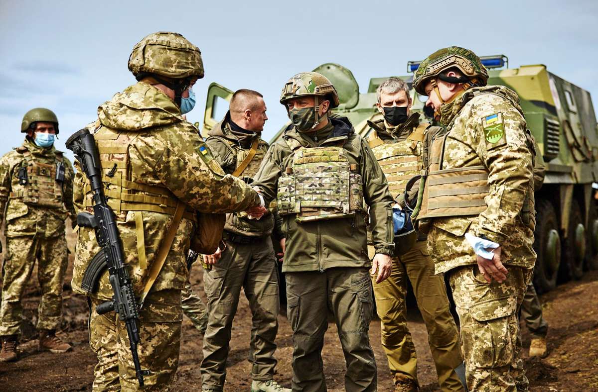 Tagung der Nato-Außenminister: Nato warnt Russland vor Ukraine-Angriff