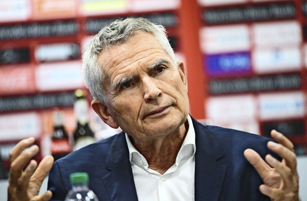 Für viele Fans ist der VfB-Präsident Dietrich ein rotes Tuch: Der offensichtlich Unbeirrbare