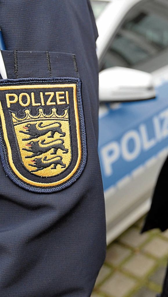 Zwei Täter bedrohen Gäste und Mitarbeiter (Zeugenaufruf): Gaststätte in Plochingen überfallen