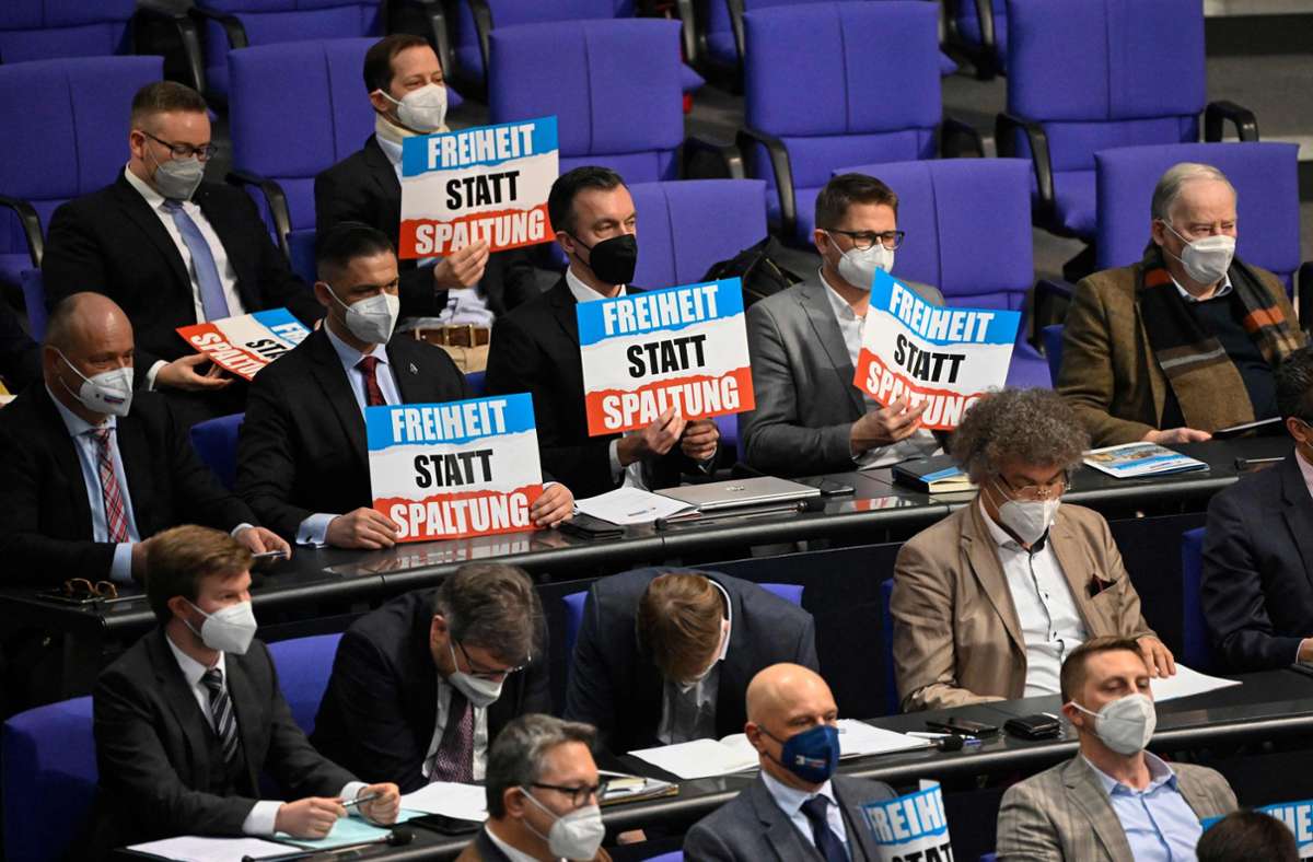 2 G plus im Bundestag: AfD-Protestaktion im Plenarsaal