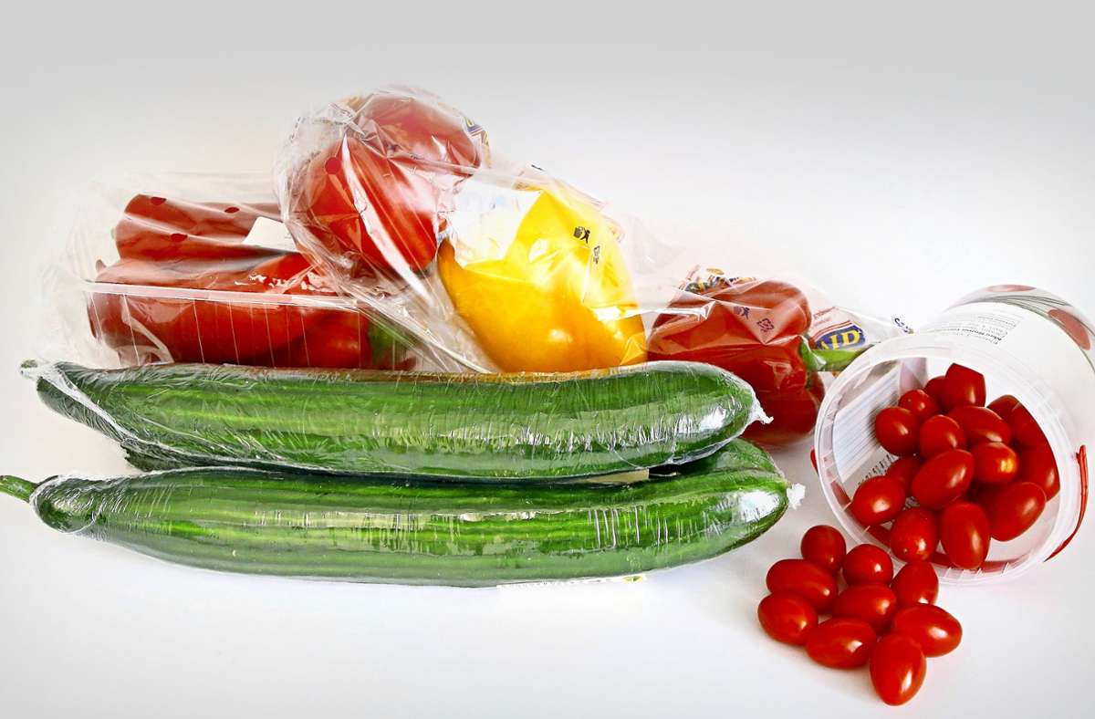 Wer plastikfrei einkaufen möchte, hat es  in Supermärkten oft beim Obst und Gemüse schwer. Vieles ist eingeschweißt und extra verpackt.