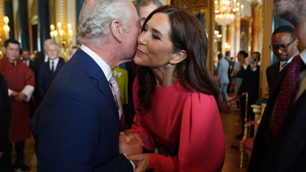 Krönung von König Charles III.: Küsschen, Küsschen im Buckingham Palace