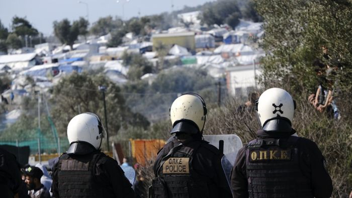 Polizisten aus dem Land sollen an griechischer Grenze helfen