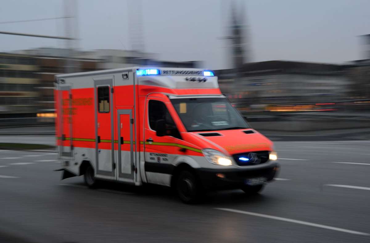 Unfall in Esslingen: Fußgängerin von Auto erfasst